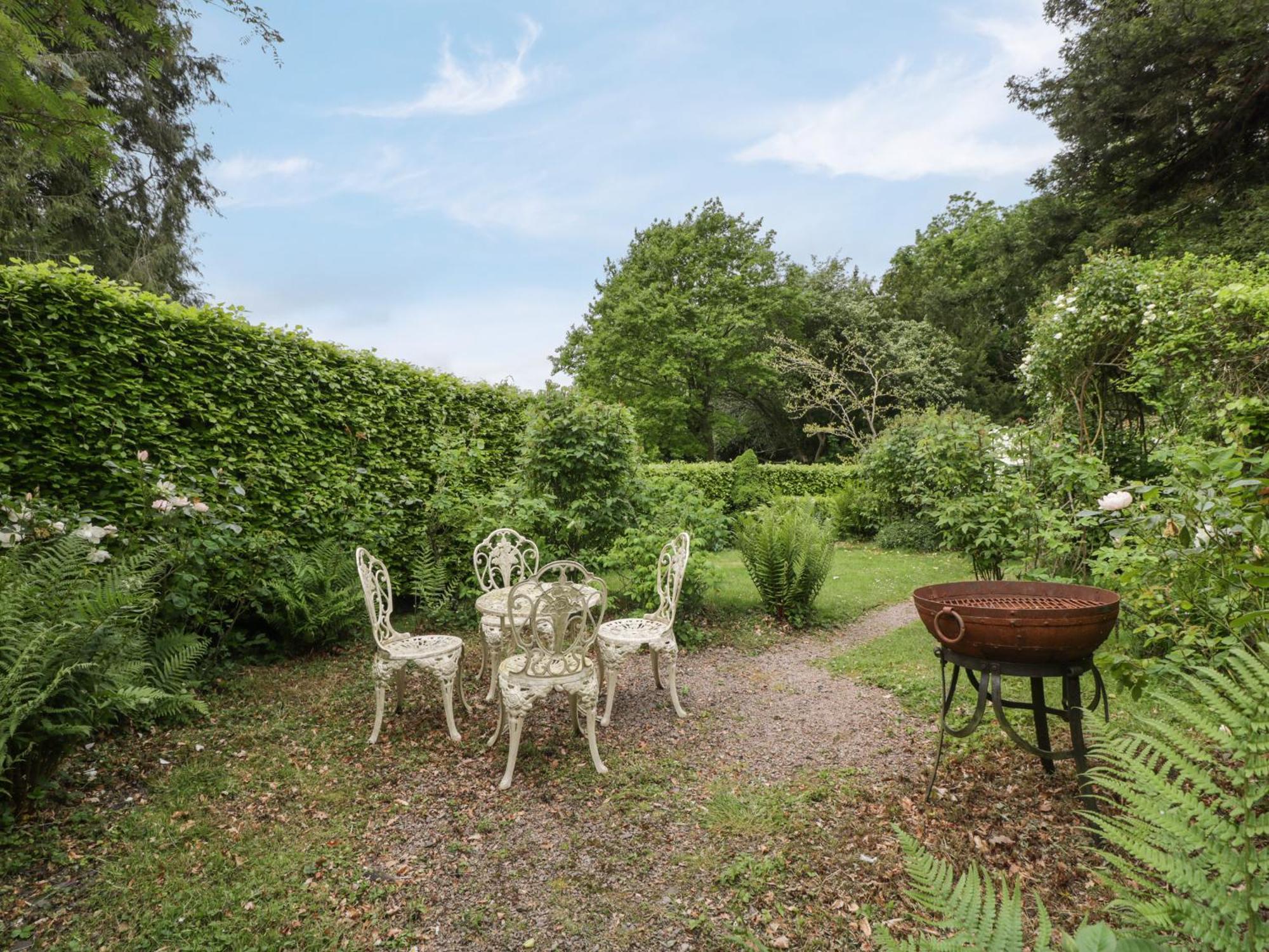 Woodlands Cottage ลีโอมินสเตอร์ ภายนอก รูปภาพ